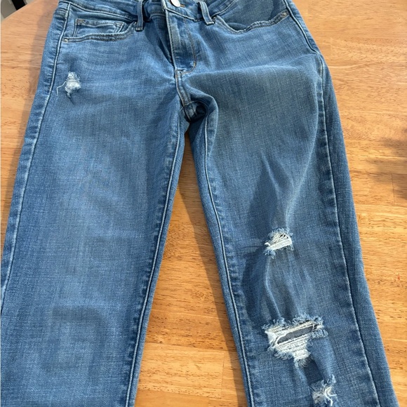 Levi’s 711 Mid-Rise Skinny Distressed Jeans. Size 26 - Picture 6 of 8